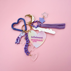 Détail porte-clés charms lune étoile cœur pastel cadeau maman