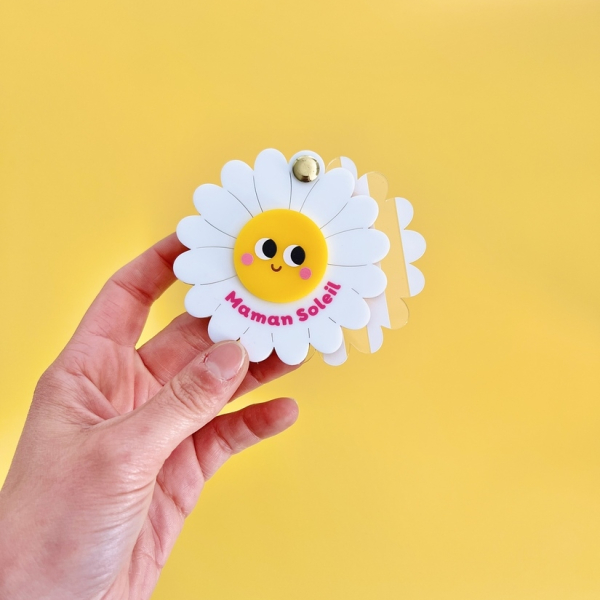 Détail miroir or avec prénoms gravés cadeau fête des mères