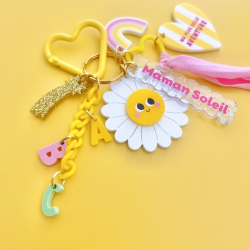 Porte-clés grigri Maman soleil coloré avec personnalisation initiales