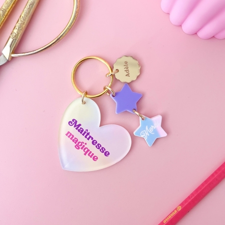 Porte-cl&eacute;s c&oelig;ur d&eacute;grad&eacute; pastel ma&icirc;tresse avec &eacute;toiles