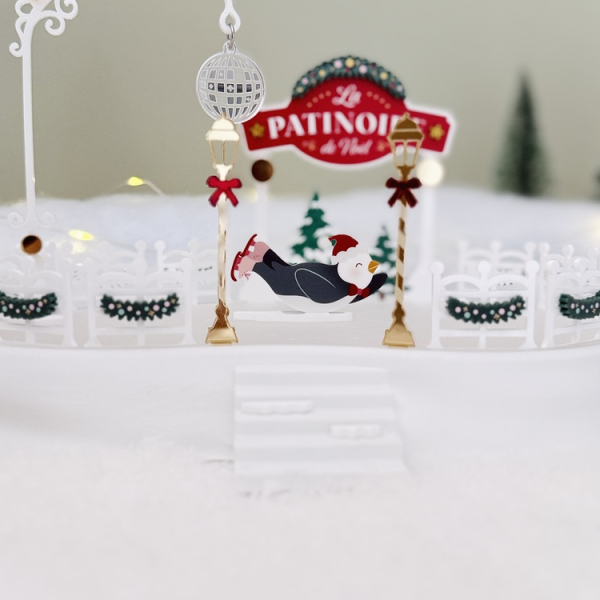 Petit pingouin glisseur pour décor de Noël