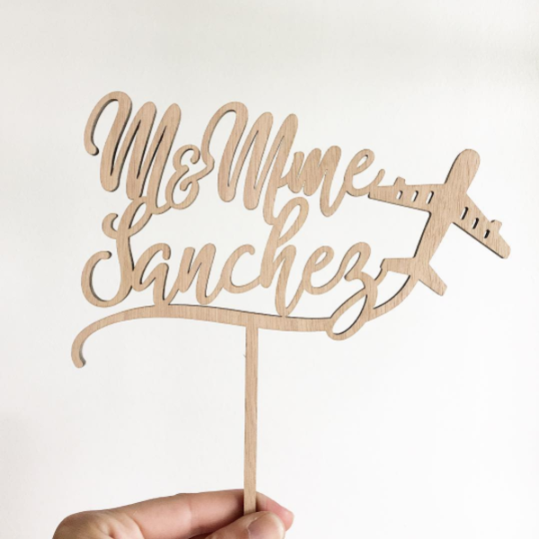 Décoration en bois gâteau mariage thème voyage