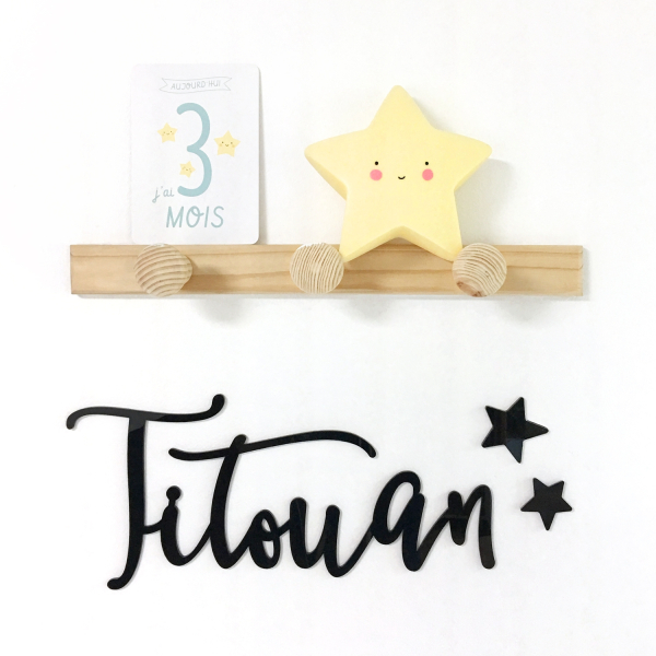 Décoration murale chambre d'enfant prénom en plexiglas noir avec étoiles