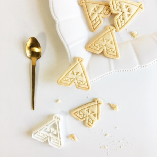 Anniversaire thème tipi biscuits personnalisés emporte-pièce