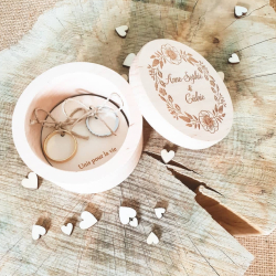 Boîte à alliances ronde en bois mariage fleuri