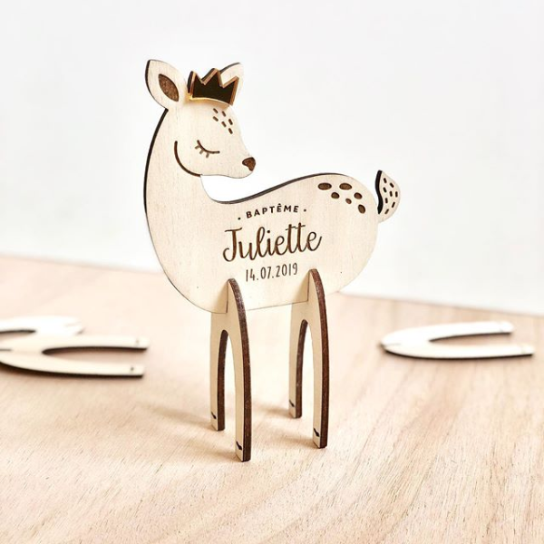 Faire-part baptême originaux faon biche en bois