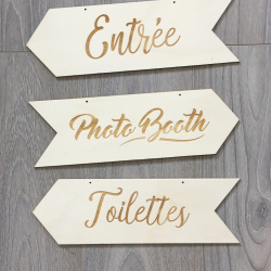 Panneau directionnel flèche en bois personnalisable texte sur-mesure