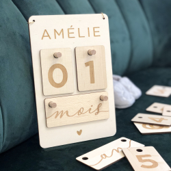 Carte étapes personnalisée en bois cadeau naissance