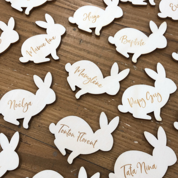 Jolis marque-places en bois personnalisés modèle lapin