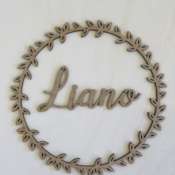 Enseigne en bois personnalisée chambre enfant couronne végétale