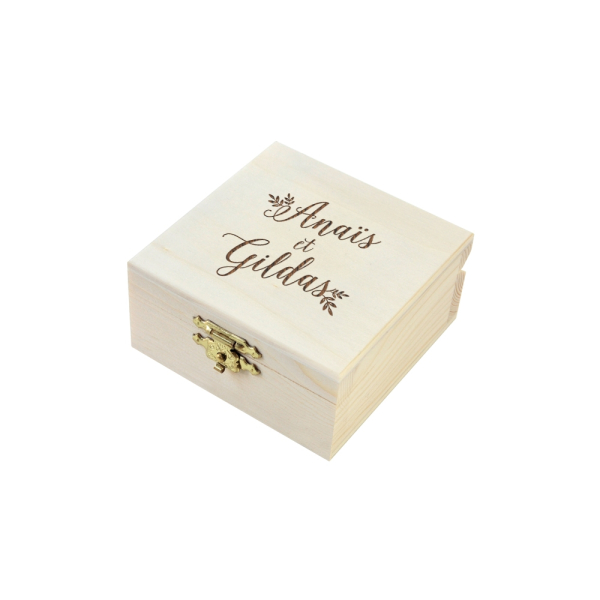 Boîte à alliances gravées avec prénoms, mariage champêtre