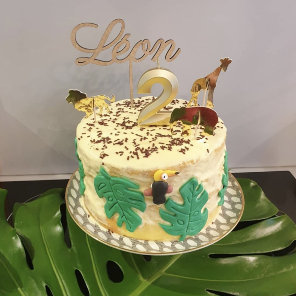 Cake topper prénom en bois calligraphie 4