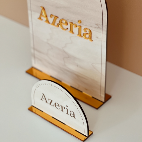 Signalétique en bois et plexiglas logo professionnel entreprise
