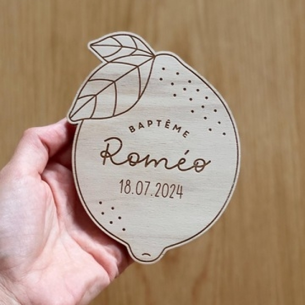 Faire-part en bois baptême thème citron agrume