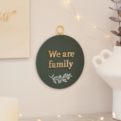 Médaillon décoratif, tambour We are family