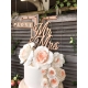 Wedding cake fleuri et cake topper mariage Mr Mrs en bois