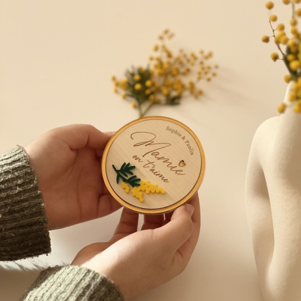 Magnet en bois à personnaliser Mimosa, cadeau mamie