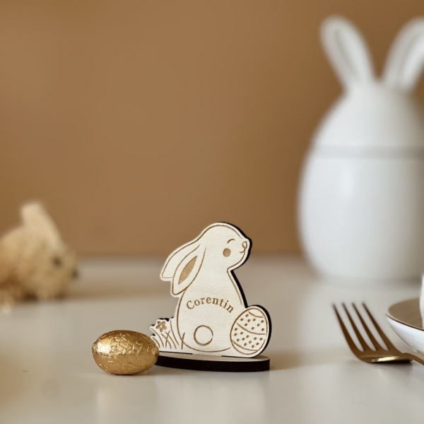 Marque-place en bois personnalisé lapin, décoration de Pâques
