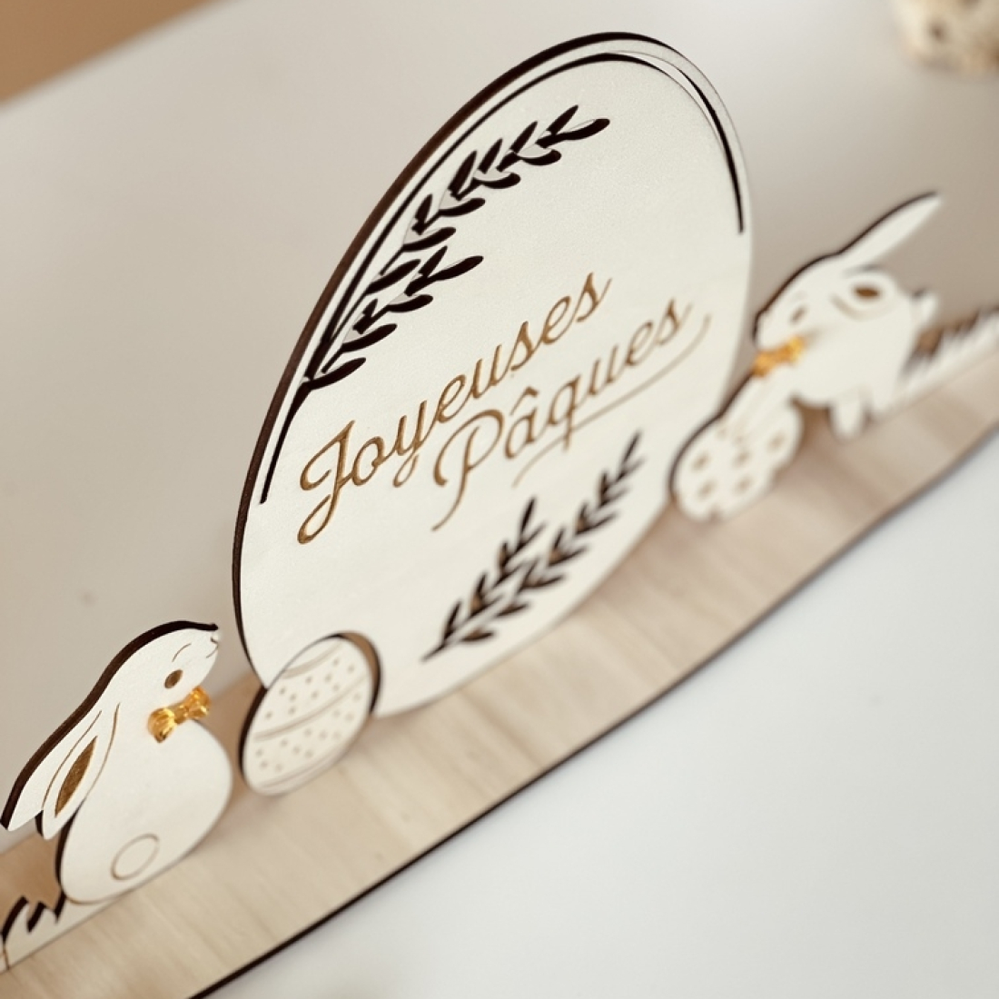 Décorations De Table Pâques En Bois - 2 Figurines "Pâques" Et "Printemps" Avec Lapins Et Oeufs