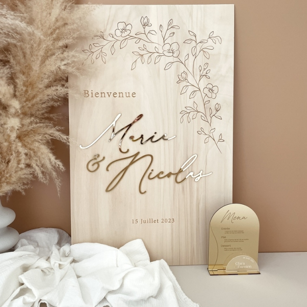 Panneau de bienvenue mariage en bois et prénoms plexiglas champagne