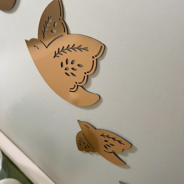 Bijou de mur effet laiton, oiseaux à accrocher décoration poétique 