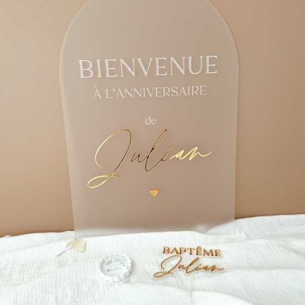 Panneau de bienvenue en blanc opale anniversaire chic