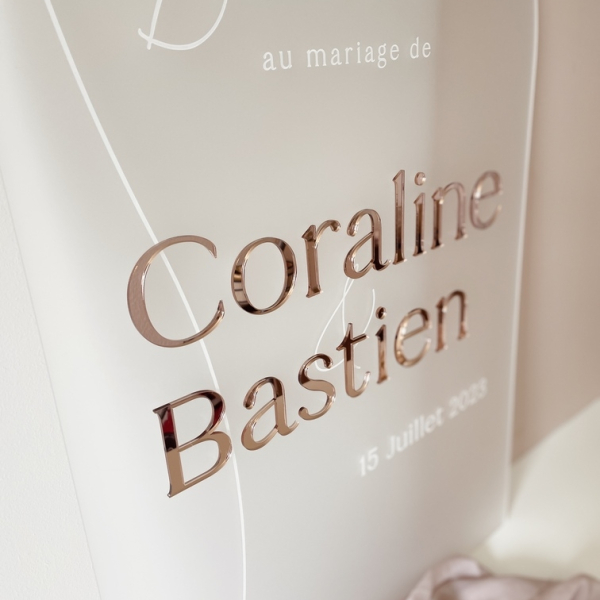 Panneau de bienvenue mariage plexiglas blanc opale et miroir rose gold