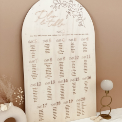Plan de table mariage fleuri en bois et application miroir rose gold