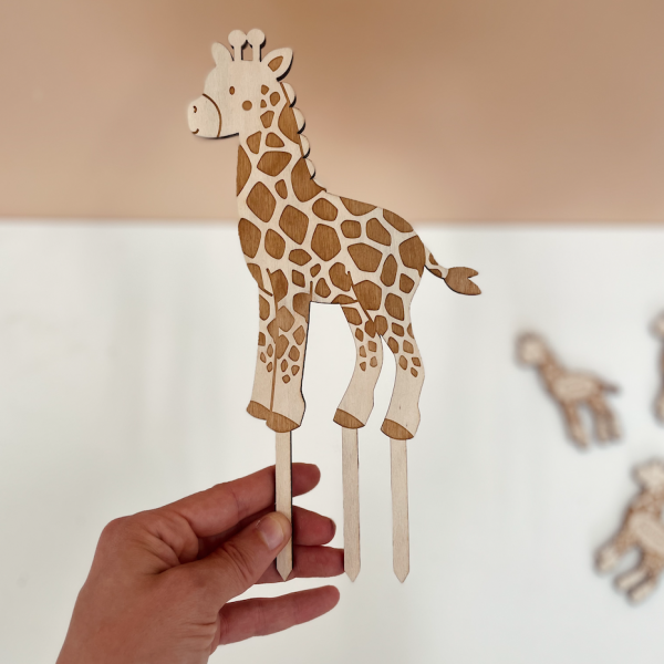 Cake topper en bois forme girafe thème safari