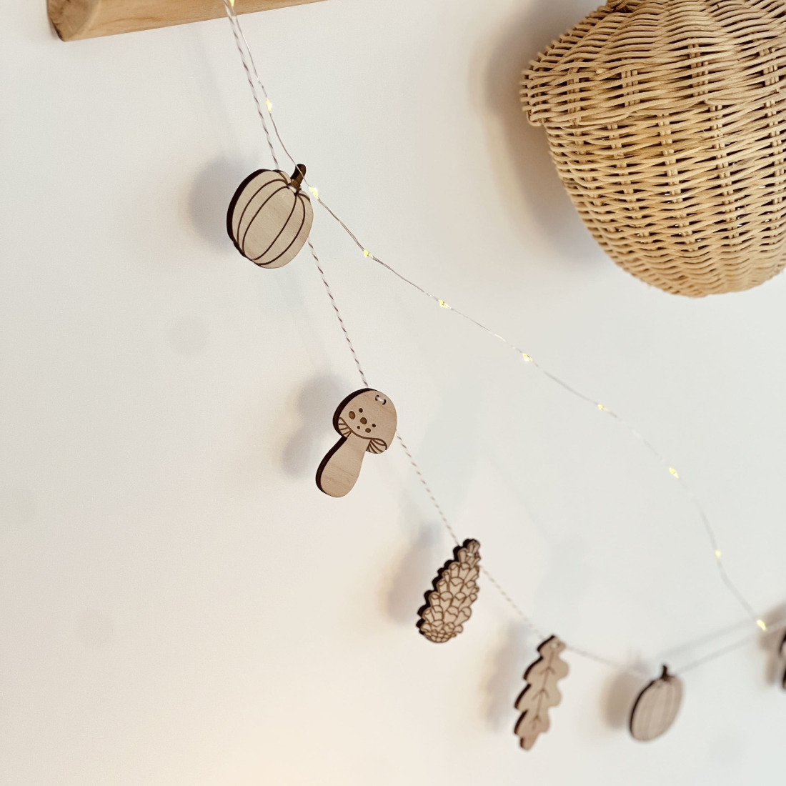 Guirlande D'automne En Feutre Lights4fun - 1,3 M, Avec Feuilles, Glands Et Champignons, Pour Déco Intérieur