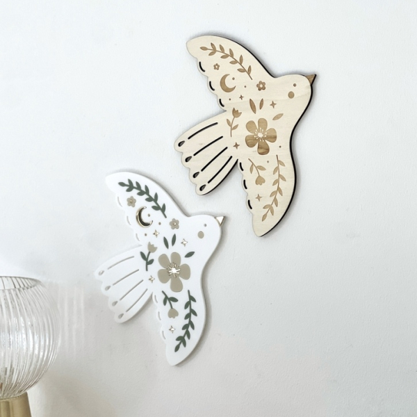 Décoration murale poétique Colombe en bois avec fleurs