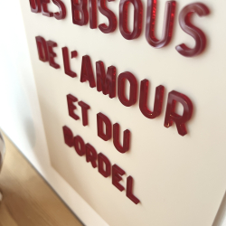 Affiche plexiglas rouge et rose, bisous amour et bordel