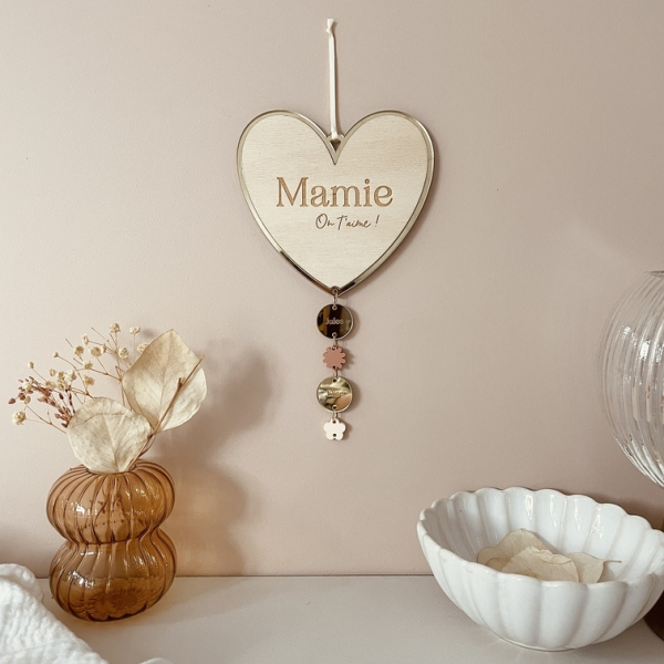 Décoration murale personnalisée mamie, coeur et breloques