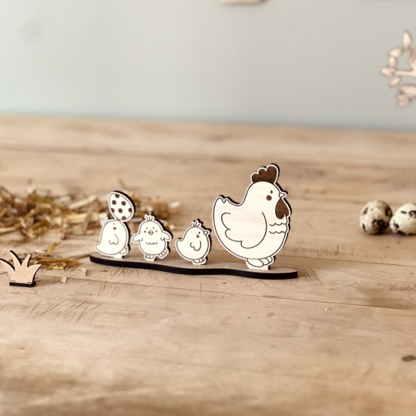Décor de Pâques en bois, poule et ses poussins