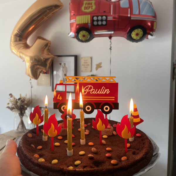 Anniversaire enfant thème pompier, cake topper plexiglas
