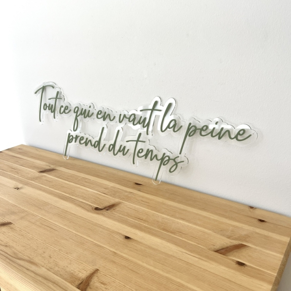 Enseigne style néon citation plexiglas mat sauge