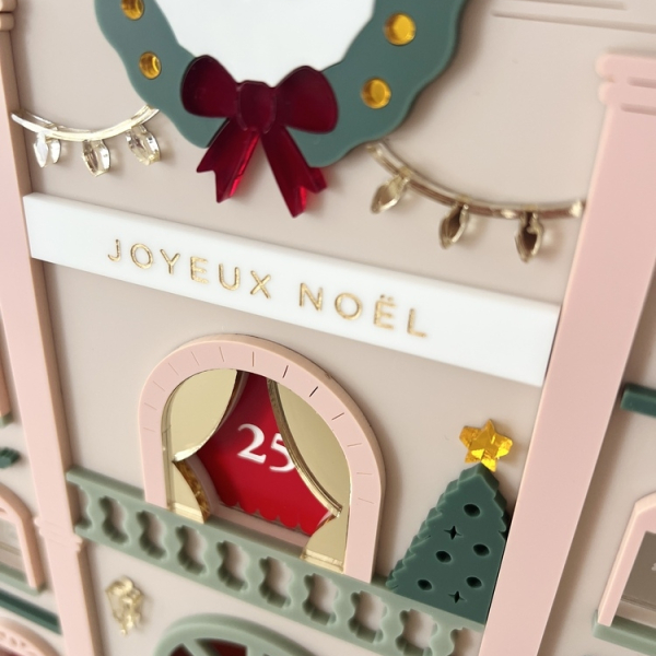 Calendrier de l'Avent en plexiglas, Le Grand hôtel mini monde