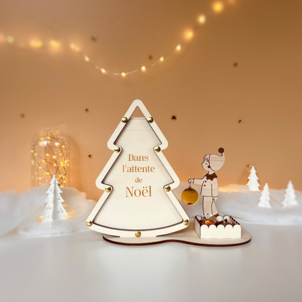 Calendrier de l'Avent ludique en bois sapin enchanté et son lutin