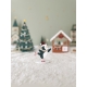 Village de Noël miniature et poétique, pingouin patin à glace