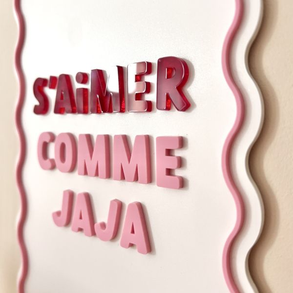 Décoration murale rose et rouge citation, affiche plexiglas festonnée