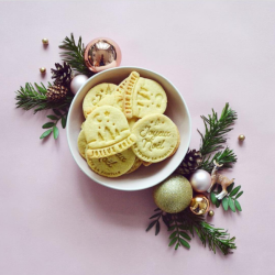 Biscuits de noël originaux et fait maison emporte pièce boule à neige