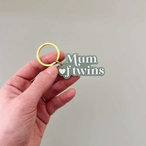 Porte-clés coloré mum of twins, cadeau symbolique