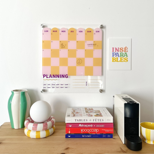 Planning mensuel en plexiglas, calendrier style pop coloré