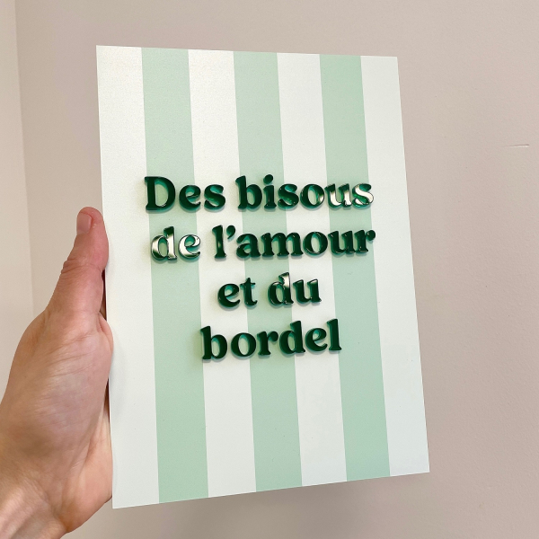 Affiche en plexiglas à rayures citation bisous famille