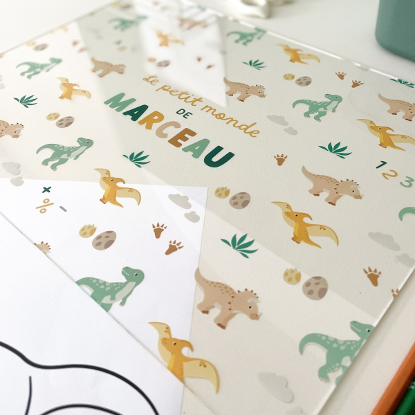 Sous-main en plexiglas personnalisé enfant Dinosaures