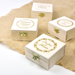 Boîte à alliances en bois gravée mariage couronne de fleurs
