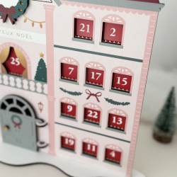 Calendrier de l'Avent unique et artisanal, Le Grand hôtel en bois