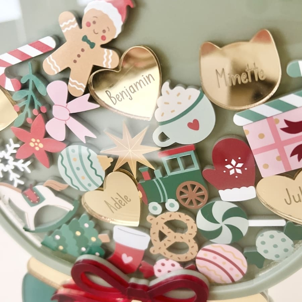Décoration de Noël unique famille, Boule à neige colorée