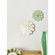 Fleur murale en plexiglas à pois vert