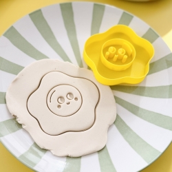 Emporte-pièce Oeuf au plat avec visage mignon